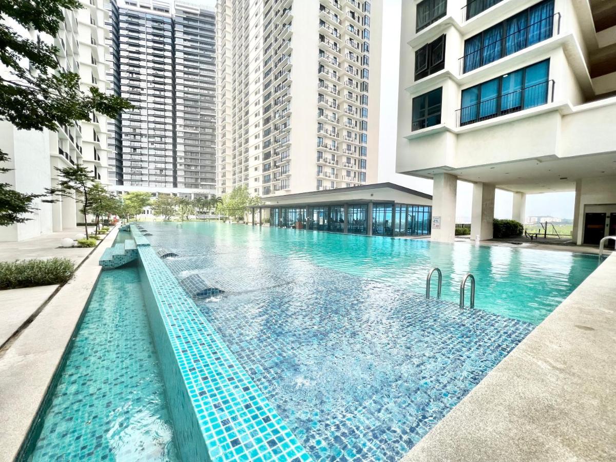 Apartment V 1-5pax Cozy Trefoil Setia Alam 2 Queen Bed *